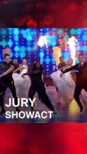 Motsi Mabuse Instagram - Unsere Jury kann‘s! 🏆 Was für ein großartiger Showact von Motsi, Jorge und Herr Llambi 💃🥳 Und unsere Profis haben auch wieder gezeigt, was sie draufhaben 😍 Danke an alle, die dabei gewesen sind ❤️ Den ganzen Showact seht ihr übrigens auf dem YouTube-Kanal von RTL 🫶🏼 #LetsDance #Tanzshow #RTL #Show6 #JuryShowact