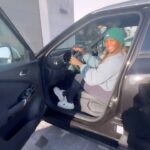 Motsi Mabuse Instagram - Anzeige // Heute kann ich tolle News mit euch teilen! 😍 Ich freue mich sehr über meine Kooperation mit @nissandeutschland! Mein neues Auto ist nicht nur stylisch, sondern hat auch technisch einiges zu bieten. Die Rückfahrkamera ist super praktisch so wie die beheizbare Frontscheibe, Vordersitze und das Lenkrad. Der Hybrid-Antrieb spart Benzin in der Stadt und bei geringen Geschwindigkeiten fährt man häufig rein elektrisch. Ich bin begeistert! 😊 #ad #nissanjuke #neuesauto PKW EnVKV: Nissan Juke N-Design 1.0 DIG-T 84 kW (114 PS) 6-Gang Schaltgetriebe, 4x2, Benziner: Energieverbrauch: 4,9 (l/100 km);  CO₂-Emissionen: 111-112 (g/km); CO₂-Klasse: C @nissandeutschland