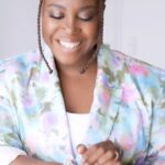 Motsi Mabuse Instagram - Anzeige // Meilen und Meere trennen uns zwar - ich in Deutschland, meine Schwestern in London und Südafrika - aber unsere Schwesternbindung ist stärker als je zuvor! Wir teilen jeden Moment, unterstützen einander durch dick und dünn und beweisen, dass wahre Liebe keine Grenzen kennt. Zusammen sind wir unbesiegbar! ❤️ #BeLove #ShotforPandora #SisterLove #FamilyBond #SistersForever #DistanceMeansNothing @theofficialpandora