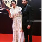 Mounia Lamkimel Instagram - @marrakechfilmfestival @naamanadil 👗: @zor.creations 💪♥️ #redcarpet #festival #cinema #actress #actresshot #couple #light #shining #caftanmoroccan #caftan #mounialamkimel #mounia_lamkimel #سينما #قفطان #قفطان_مغربي #مهرجان #مونية_لمكيمل