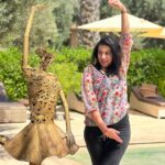 Mounia Lamkimel Instagram - أجدني دوما غارقة في بحري، تصطادني أمواج مسؤولياتي واحتياجات اطفالي وعائلتي من جهة وجولاتي المسرحية واهتماماتي المهنية من جهة أخرى واستغرب كيف للبعض ان يجد فراغا في حياته ليملأه بمراقبة حياة الآخرين والسخرية من آلامهم ويغوص في دائرة أسئلة من قبيل من تزوج....من طلق.... من خان.....من اشترى بيتا او سيارة ...من خضع لعمليات التجميل ..... من سُجن .... لم أعراض وفضائح ومشاكل الناس مهمة ؟ لم نفتح نافدة بإيدينا على منصات وسائل التواصل الاجتماعي ونترك من هب ودب يسخر من بلدنا انطلاقا من فيديوهات نُسَوق لها بأسئلتنا المتكررة طفيليات الميديا متواجدة فالعالم بأسره وليست حكرا على بلد دون غيره ولا تمتل شعبا بأكمله هي فقط ظواهر تتغدى على فضول مُحبي الخوض في الفضائح #mounialamkimel #mounia_lamkimel #peace #peaceful #lifestyle #life #enjoylife #مونية_لمكيمل #عيشي_حياتك #عيش_وماتحضيش #الحياة #المغرب #المغربيات_اجمل_نساء_الكون #المغربية #مغرب