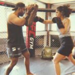 Mrunal Thakur Instagram - Workout ka punchnama #ThodiKushtiThodiMasti #OnlyRingIneed