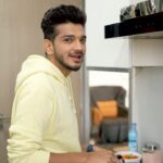 Munawar Faruqui Instagram - Aaj se mera bhi entertainment ka plan badal gaya hai bas ₹29 mein! @officialjiocinema , tum bohot mast kaam karta hai🤩 #JioCinemaPremium #JioCinemaKaNayaPlan #collaboration #munawarfaruqui