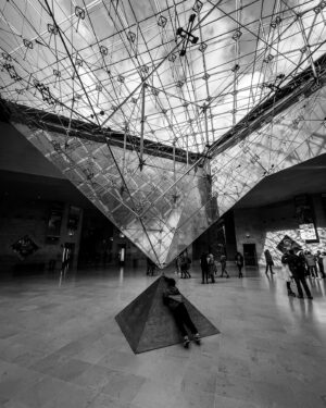 Murilo Cezar Instagram - sendo feliz no Louvre