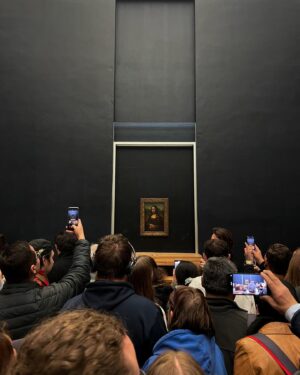 Murilo Cezar Instagram - sendo feliz no Louvre