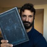Murilo Cezar Instagram - pra você que assim como eu é fã de uma papelaria, te convido a conhecer a @sohopapelaria | lá eu encontrei uma grande variedade dos meus cadernos preferidos, canetas premium e diversos outros materiais que nos inspiram no processo criativo. o link está nos stories, juntamente com o cupom | MURILOCEZAR | especialmente pra vocês. deixei também uma aba com meus favoritos pra vocês conhecerem. uma excelente escrita pra todos!