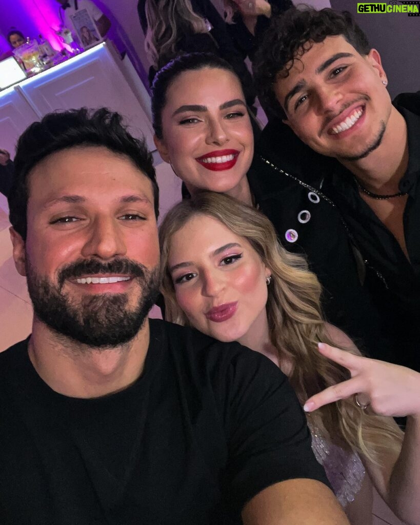 Murilo Cezar Instagram - promessa cumprida? ainda mais especial por ser na noite do aniversário da @sophiavalverde que merece todas alegrias e conquistas no seu novo ciclo! que noite linda, repleta de reencontros e lembranças. | toda jornada Poliana estará sempre no meu coração.