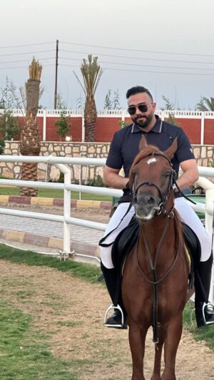 Mustafa Al abd ullaah Instagram - مقدما كل عام و انتم بالف خير تنعاد عليكم بالصحة و السلامة،
و اكتبولي شلونة العيد وياكم؟😄