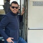 Mustafa Al abd ullaah Instagram - أياد راضي من الاشخاص الذين يؤمنون بأن القمم كثيرة ، فهو لم ينافس أحدًا على قمته ، صنع لنفسهِ وبلدهِ قمة انبثقت منها أعمالهِ التي تحمل في ثناياها نور الحُب والوعي والرحمة كمامات وطن مدرسة معطاءة زاخزة بالمواعظ والحكم ، حيث نخرج بعد كل حلقة من حلقاتهِ بوعي أعلى ورؤية أوسع وفكر إنساني سليم ورحيم شكرًا لك من القلب أيها الشّهم الكريم والشكر موصول للمؤلف وشكراً للمبدع والراقي المخرج سامر حكمت والمصور الجميل مصطفى حكمت وجميع طاقم العمل. #دمتم_لنا @mustafahikmat89 @samer7kmat @ayadradhi