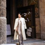 Myolie Wu Instagram - Very happy to be at Milan Fashion Week for Brunello Cucinelli’s Ladies Fall/Winter 2024/25 collection presentation. I was very happy to meet with Mr Brunello, his family including his daughters Camilla and Carolina who told me more about the brand’s story and this season’s inspiration. The collection highlighted the brands commitment to style with intricate detail and superb quality. I saw many beautiful pieces using a wide variety of different materials and craftsmanship creating a collection that also gave a feeling of consistency that stayed true to Brunello Cucinelli’s DNA and I just want to try on everyone every piece. This was also a special event as it’s the first time Mr Lee has attended a fashion presentation with me 😊 I was very surprised when I proposed the idea to him and he said yes immediately. He said he has admired their brand for a long time for its quality, design and history. He even joined me to take a few pics dressed in their clothes! ❤️ Thank you for having us! @brunellocucinelli_brand 今天在米蘭來到了一個很特別很溫暖的秀場，場內佈置的小細節很戳我喜愛的點，衣服更是讓我驚艷，好想每一件都帶回家☺️ 從試裝開始，我就在期待這個的展覽，果然今天置身這裡，便感覺不虛此行。 也見到了好友和粉絲朋友，大家都很開心! 李先生這次也來了，這是他第一次參加Fashion week, 因為他真的很喜歡這個品牌設計，背後的理念和價值觀，很榮幸見到品牌始創人老先生本人，祝願他們繼續創作經典！ @brunellocucinelli @carolinacucinelli #BrunelloCucinelli #cucinelli #gentleluxury #beautyneverslumbers #milanfashionweek2024