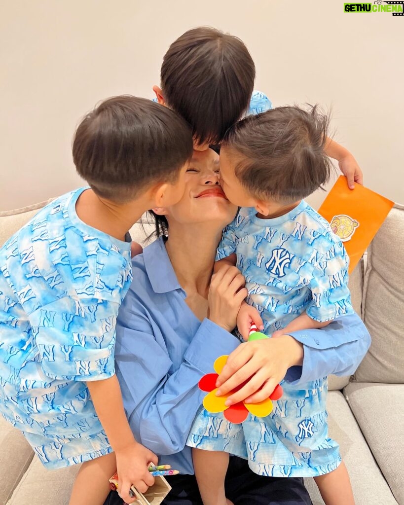 Myolie Wu Instagram - Happy Mother’s Day to me 😁❤️😘🧒🏻🧒🏻🧒🏻 @hakkaphil #brendanyiktinglee #ryanyiklamlee #liamyikwanglee