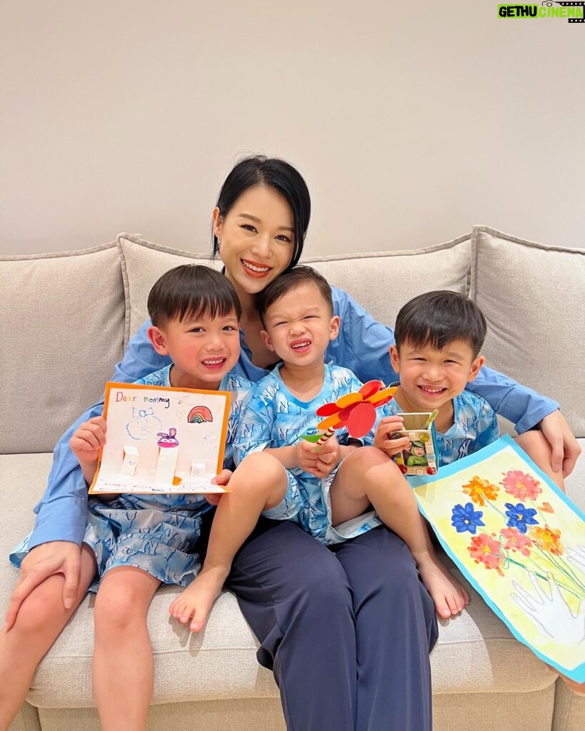 Myolie Wu Instagram - Happy Mother’s Day to me 😁❤️😘🧒🏻🧒🏻🧒🏻 @hakkaphil #brendanyiktinglee #ryanyiklamlee #liamyikwanglee