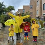 Myolie Wu Instagram - 下雨天也可以玩得很開心🥰❤️🌧️ @hakkaphil #rainyday #brendanyiktinglee #ryanyiklamlee #liamyikwanglee