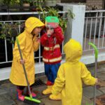 Myolie Wu Instagram - 下雨天也可以玩得很開心🥰❤️🌧️ @hakkaphil #rainyday #brendanyiktinglee #ryanyiklamlee #liamyikwanglee