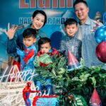Myolie Wu Instagram - 我可愛的小老三祝你生日快樂，不知道是否因為媽媽陀住你的時候在參加「演員請就位」，你是三兄弟中一看到相機便最camera ready的那個，永遠都馬上露出你最燦爛的笑容和做古靈精怪的表情，我們的家有了你有了更多的歡樂，感謝你是我們的兒子，we love you Liam! 😘㊗️🎂 @hakkaphil Also thank you @mrtreegroup @oballoon_hk and @oballoon_tw for always helping us organise great parties! 🙏🙏 #liamyikwanglee #3yearsold