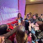 Myriam Hernández Instagram - Lo que viví anoche es muy difícil de explicar… No encuentro las palabras que realmente transmitan lo que sentí… Lloré en muchos momentos… Escuchar a muchos artistas, productores, hablar como lo hicieron, me llega al alma… Y para rematar las interpretaciones de @monlaferte @nicolemusica @quiqueneiraoficial y @aka.shirel me dejaron sin aliento 🥹🤍 Solo puedo agradecer a Dios, a mi familia, a la @scd_chile por este inmenso reconocimiento, a mi staff, colegas y amigos que me llenaron de elogios y cariño, a mi profesor de canto y tantos mensajes de amor que recibo a diario de ustedes!! Todo esto es mi motivación para seguir hasta que Dios quiero y me lo permita 🤍🙏 Gracias infinitas!! 🤍 📸 @fernando.fotografias
