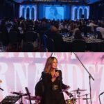 Myriam Hernández Instagram - Lo que viví anoche es muy difícil de explicar… No encuentro las palabras que realmente transmitan lo que sentí… Lloré en muchos momentos… Escuchar a muchos artistas, productores, hablar como lo hicieron, me llega al alma… Y para rematar las interpretaciones de @monlaferte @nicolemusica @quiqueneiraoficial y @aka.shirel me dejaron sin aliento 🥹🤍 Solo puedo agradecer a Dios, a mi familia, a la @scd_chile por este inmenso reconocimiento, a mi staff, colegas y amigos que me llenaron de elogios y cariño, a mi profesor de canto y tantos mensajes de amor que recibo a diario de ustedes!! Todo esto es mi motivación para seguir hasta que Dios quiero y me lo permita 🤍🙏 Gracias infinitas!! 🤍 📸 @fernando.fotografias