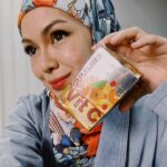 Nad Zainal Instagram - VIT C @nurrifa.hq yang sangat bagus untuk mencerahkan kulit, dan menghilangkan jerawat VIT C @nurrifa.hq ada GLUTA tau! itu membezakan vitamin c ini dengan yang lain makan tiap hari , paling bagus waktu pagi kalau nak, boleh click dekat linktrre di bio @nurrifa.hq