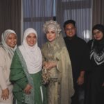 Nad Zainal Instagram - TERIMA KASIH @nvdism @makeupetite @thelikeyuti mereka adalah Glam Squad untuk persandingan inj, terima kasih kerana semua berjaya datang on time, mampu siapkan makeup dengan pantas, semua tenang.. disulam gelak tawa, dan betul betul jaga pengantin sampai naik pelamin.. saya bersyukur dapat kalian pada hot date semalam..