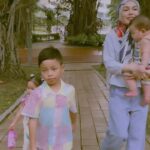 Nad Zainal Instagram - Please jangan membesar cepat sangat.. tiap bulan kena beli baju baru, esp si baby Puteh 🤣 tudung code SAORI @nadikesumabynadzainal