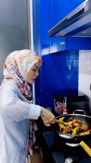 Nad Zainal Instagram - pinggng sakit , tak tahu apa punca, tapi tekak nak nasi goreng 🤣

sakit pun selera besar 

so kurangkan masa kat dapur kita guna produk 

ALUYA

ada Sambal Ibu, Sambal Hijau, Sambal Penyet .. senang nak menumis

boleh beli di nombor ini

019-5909150
019-5909150
019-5909150

#Aluya
#sambal
#NanadMasukDapur
#nadzainal
#masak
#nasigoreng
#ayamsambal