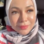Nad Zainal Instagram - Salam Jumaat bangun pagi, bekerja, cari rezeki bersiap cantik, pasang “mata” baru beli sarung tudung baru , bagi semangat pagi pagi lens today 20mm besar dia.. semalam Yem puji , mommy comel (tanya laki kita kalau tak percaya 🤣) kena pakai selalu lens comel @faboulooks_hq code DARA BROWN, tapi yang dah tak dara pakai pun ok tudung belum release @nadikesumabynadzainal tengok boleh, order nanti
