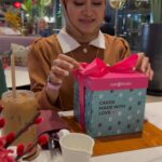 Nad Zainal Instagram - konsep nya : Kalau kau teringin kek bday mcmtu, tapi takda siapa belikan time bday, kau belikan kek tu untuk kawan yang sambut bday.. so dapat menumpang sekaki WE LOVE YOU Kak @saidah_skinelle maafla gang ya.. bawa budak bawah umur semalam … next time lah minum dekat langit @adira.suhaimi @shushukriii