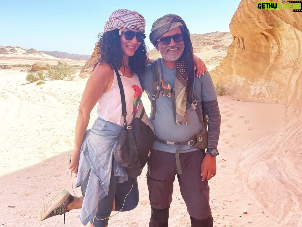 Nada Moussa Instagram - بلدي الحلوه ❤️🇪🇬 #egypt #summer #loveyourself #freedom #desert #fun #friends #newfriends #crazy #discover #happiness #curlyhair