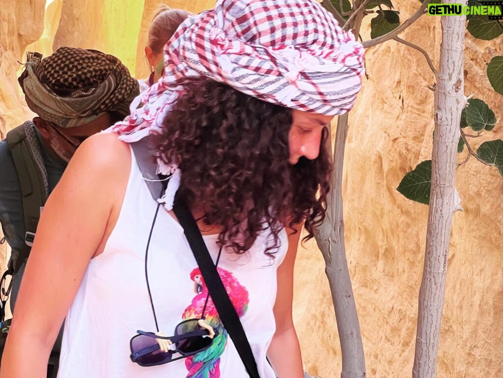 Nada Moussa Instagram - بلدي الحلوه ❤️🇪🇬 #egypt #summer #loveyourself #freedom #desert #fun #friends #newfriends #crazy #discover #happiness #curlyhair