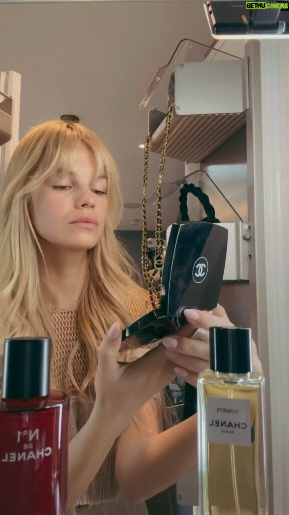 Nadine Leopold Instagram - Prepared for a touch up at all times 💋💄😉 @chanel.beauty