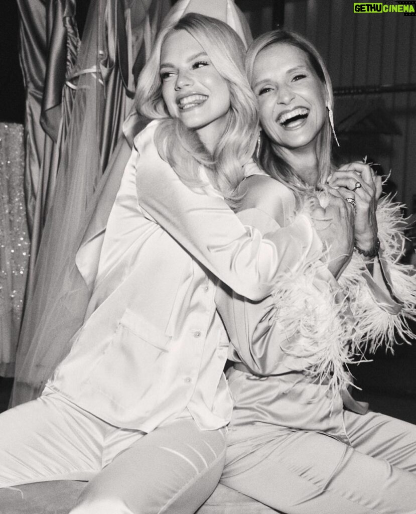 Nadine Leopold Instagram - Happy Mothers Day to the best 🥰 if it wasn’t for your support and trust I would have never been able to accomplish my dreams 🙏🏼 From driving me for 4 hours to 5 minute castings when I was 15, to 4am calls when I was trying figure out life in New York. We’ve never had secrets and I’ve always been able to talk to you about anything without judgement. My human diary and my own Lorelai Gilmore 😂 Thank you for being my emotional support Mum and friend, I owe you for many sleepless nights 🤣❤️