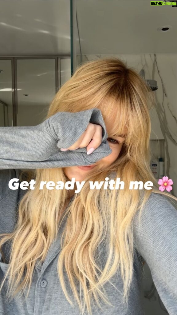 Nadine Leopold Instagram - #grwm to start the day 🥰