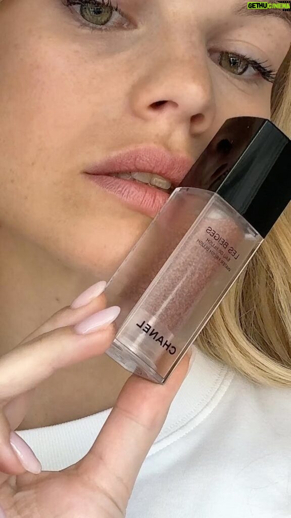 Nadine Leopold Instagram - The perfect blush does exist 💗 wearing shade warm pink 🌸 @chanel.beauty #chanelbeauty