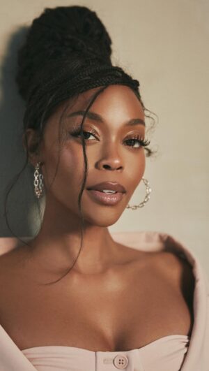 Nafessa Williams Instagram - Omg y’all! The trailer is HERE!! The greatest voice of our time has an even greater story. 🌟🎤 Discover the Whitney Houston you never knew in I Wanna Dance with Somebody, exclusively in movie theaters this December 21st. #IWannaDanceMovie @wannadancemovie