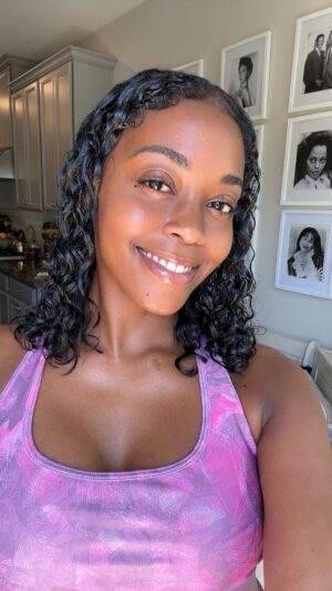 Nafessa Williams Instagram - Happy Monday y’all!! Let’s set our intention to live in the moment. This is a new day that we’ve never lived before. Leave yesterday and tomorrow right where they at?? Lol. Have a bomb ass week! 😎 @y__fear 

Your Fears And Egos Aren’t REAL!! #monday #mondaymotivation #yfear #explore
