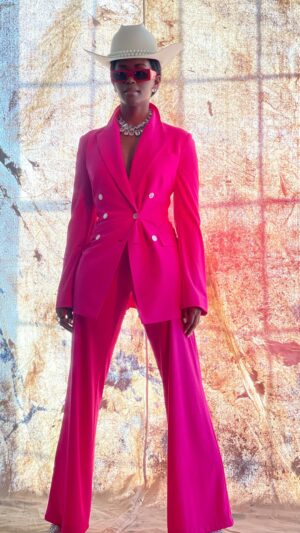 Nafessa Williams Instagram - BTS of my @schonmagazine shoot with my favorite @orettac 🤠💕 hair and makeup @sosheargenius @maddydollfacee 

#fashion #photoshoot #beyonce #glam #hair #makeup #explore #foryou