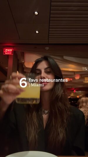 Nah Cardoso Instagram - viagem acabou mas as fotos não 🖤 
aproveitando pra compartilhar que não tem como viajar pra flórida sem @roteirovip, juro. não ter que se preocupar com reservas em restaurantes, passeios, hotel e locação de carro, é o propósito da @roteirovip pra facilitar e deixar a sua viagem mais gostosa, eles são tu-do

✨ look todinho @nike @nikewomen ✨