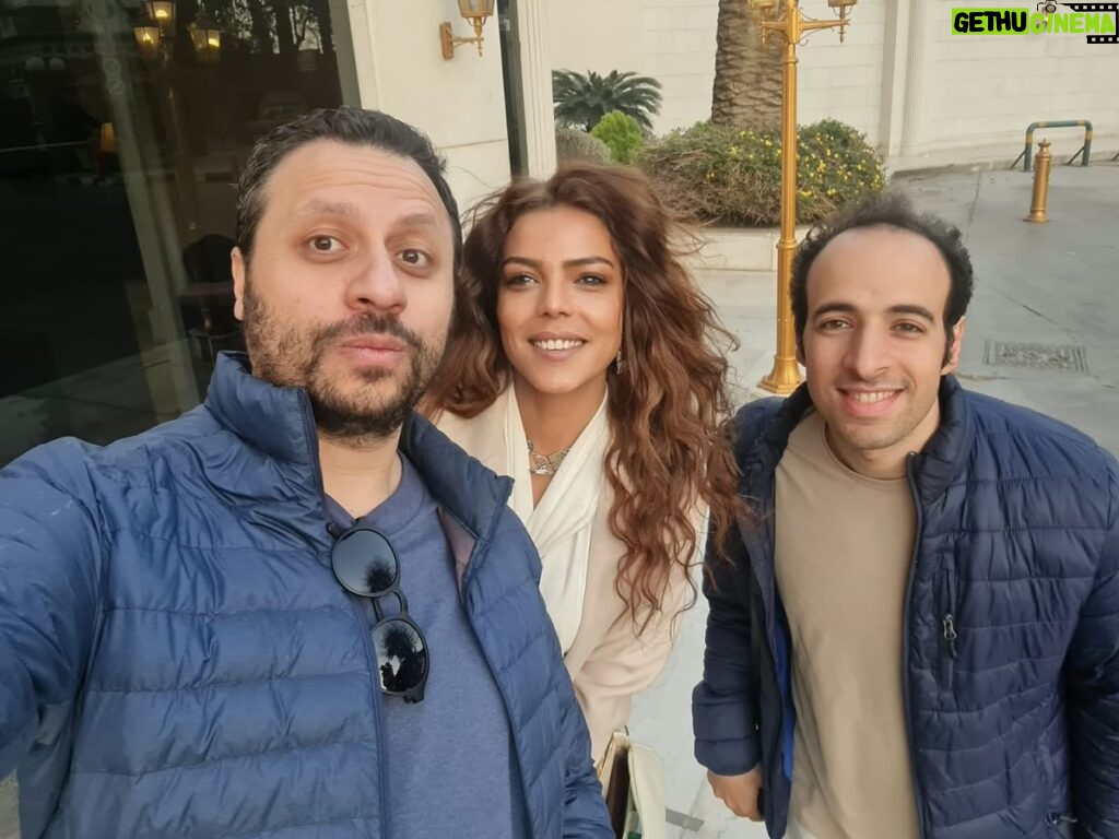 Nahed El Sebai Instagram - و كانت قاعدة مليئة بالعلم و الفن و الثقافة و النقد و السينما و ال يا عزيزي 😄🌸❤️ @shawforlife @ghandour6