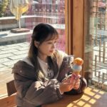 Nako Yabuki Instagram - このあと23:00からAnother Skyに出演させていただきます☁️ 韓国に行って、イェナちゃん、当時のマネージャーさん、ヨンジュン先生など色んな方にお会いしたり、色んなことを思い出しながらロケさせていただきました！ 是非ご覧ください✨