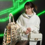 Nako Yabuki Instagram - FENDIのポップアップに招待していただきました💖 職人技を実際に見ることができます！✨ とっても素敵な空間でした😌 #FendiHandinHand @FENDI #FendiBaguette #FendiPeekaboo #fendi #PR