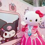 Nako Yabuki Instagram - 3/15(金)からサンシャインシティ噴水広場で開催中の Sanrio Lovers party に行ってきました🎀 なんと、、、 キティちゃんが案内してくれました🥹 色んなコンセプトのフォトスポットがあったり、韓国のプリクラもあってその場でプリントしてデコレーションまで出来ました💖 カフェメニューもカラフルでとっても可愛かったです☁️ 3/31(日)までやっているので、春休みのお出かけにぜひ行ってみてください😊✨ #sanrio #sanrioloversparty #PR