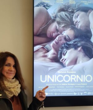 Nancy Dupláa Instagram - Hacer películas….q cosa linda…

Y darme el permiso de estar lista🙌🏼

Unicornio 
De @naturalarpajou 
28/9 estreno

Con las hermosuras 
@carocali 
@dieguezsofia 
@camilaazulsosa