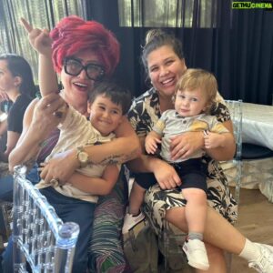 Nany People Instagram - Um lindo almoço de Páscoa!!!

Minha Comadre  @jessikaazlam  Meu Afilhado kiridu #CaetanoMises  e seu irmão  Lourinho #Camilomises ( @irmaosmises
 )

Compadre @ofelipecristiano ficou do papo na mesa!

Que Alegria sentir tanto Amor cultivado mesmo a distância!

Pouco nos vemos fisicamente, mas temos um link cultivado graças ao Amor e Amizade dos pais!

Caetano é meu Quarto Afilhado é pura Solaridade! Canceriano como a Dinda é só amor e Aconchego!

Poderia ter tido Páscoa melhor?

Páscoa é isso ...
Renovação...Renascimento e comprometimento de Amor!

Olha aí @huggiesbrasil  bora patrocinar esse clã? 🥰❤️🫶💋❤️