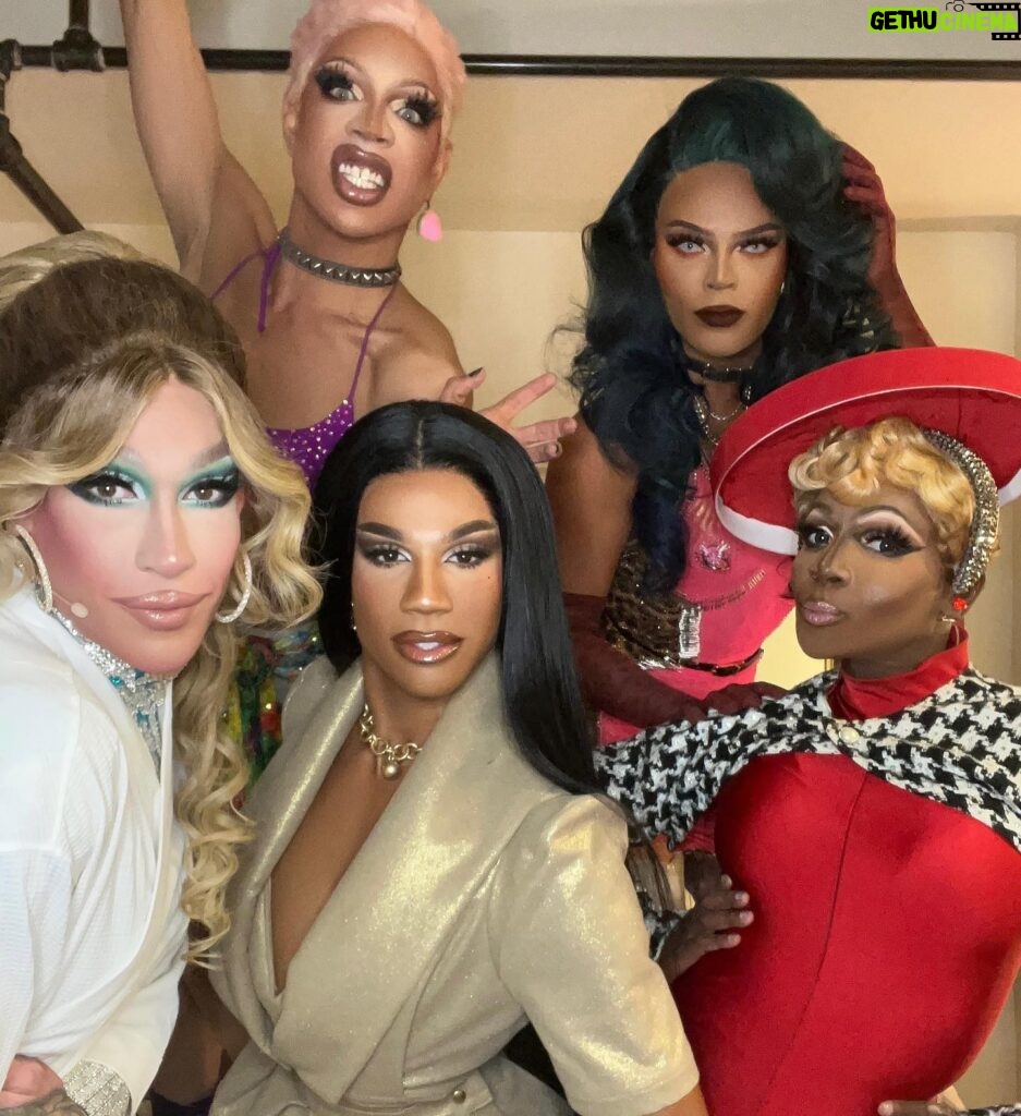 Naomi Smalls Instagram - Last shows for a while with the girlz in Las Vegas starting this week. Tickets at VossEvents.com @vossevents