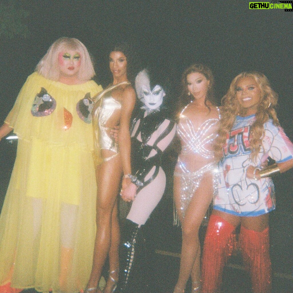 Naomi Smalls Instagram - Me & some dolls. Some dolls & I.