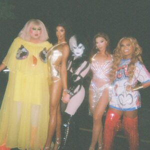 Naomi Smalls Instagram - Me & some dolls. Some dolls & I.