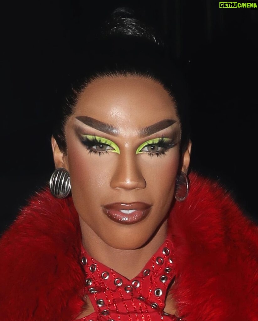 Naomi Smalls Instagram - wake me up! @marco_ovando @werqtheworld @gowigorgohome @theartistrj @kimchichicbeauty 2q1d blush set mad maxine eye palette @michaelbrambila @gisforgodoy