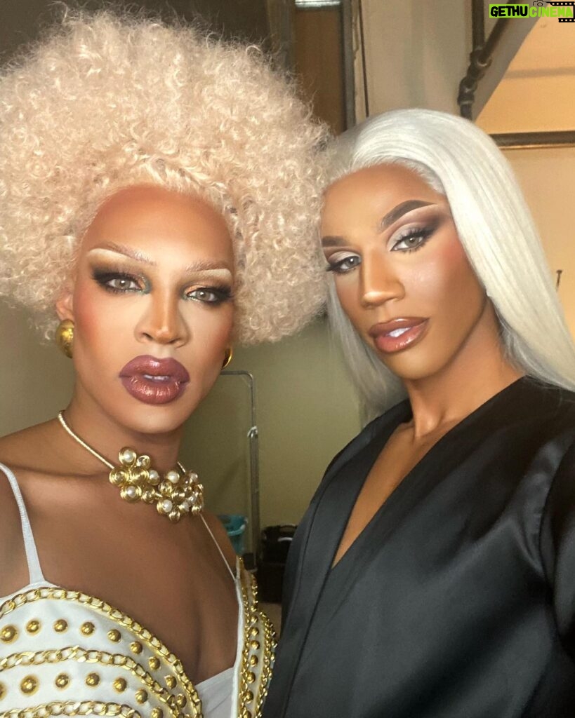 Naomi Smalls Instagram - Backstage in Las Vegas with @oddlyyvie 🤍