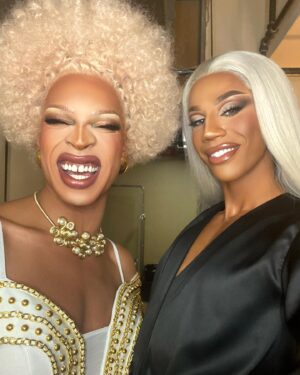 Naomi Smalls Instagram - Backstage in Las Vegas with @oddlyyvie 🤍