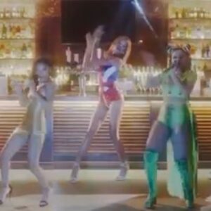 Naomi Smalls Instagram - It’s a homies only kind of mood. Thank you @chloexhalle   @glaad for the opportunity 🌹 @zerinaakers @juliandakdouk @amakadsi @_derekmilton @sparkyourhair @beautybychrisc and everyone involved. Spice up your life! #GLAADawards 

wearing: @gisforgodoy 
hair: @gowigorgohome   @zachkilian